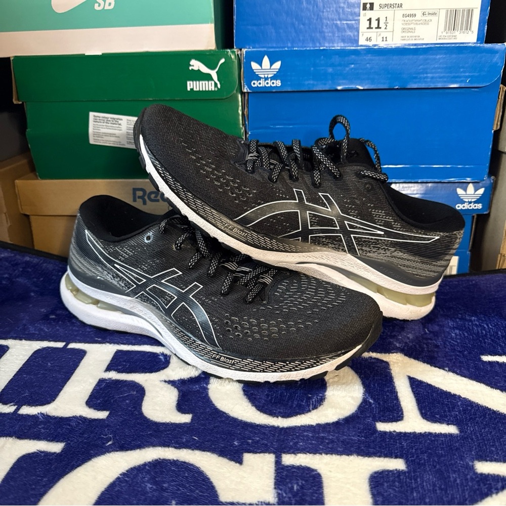 ASICS Women's Gel Kayano 28 Black and White 9.5